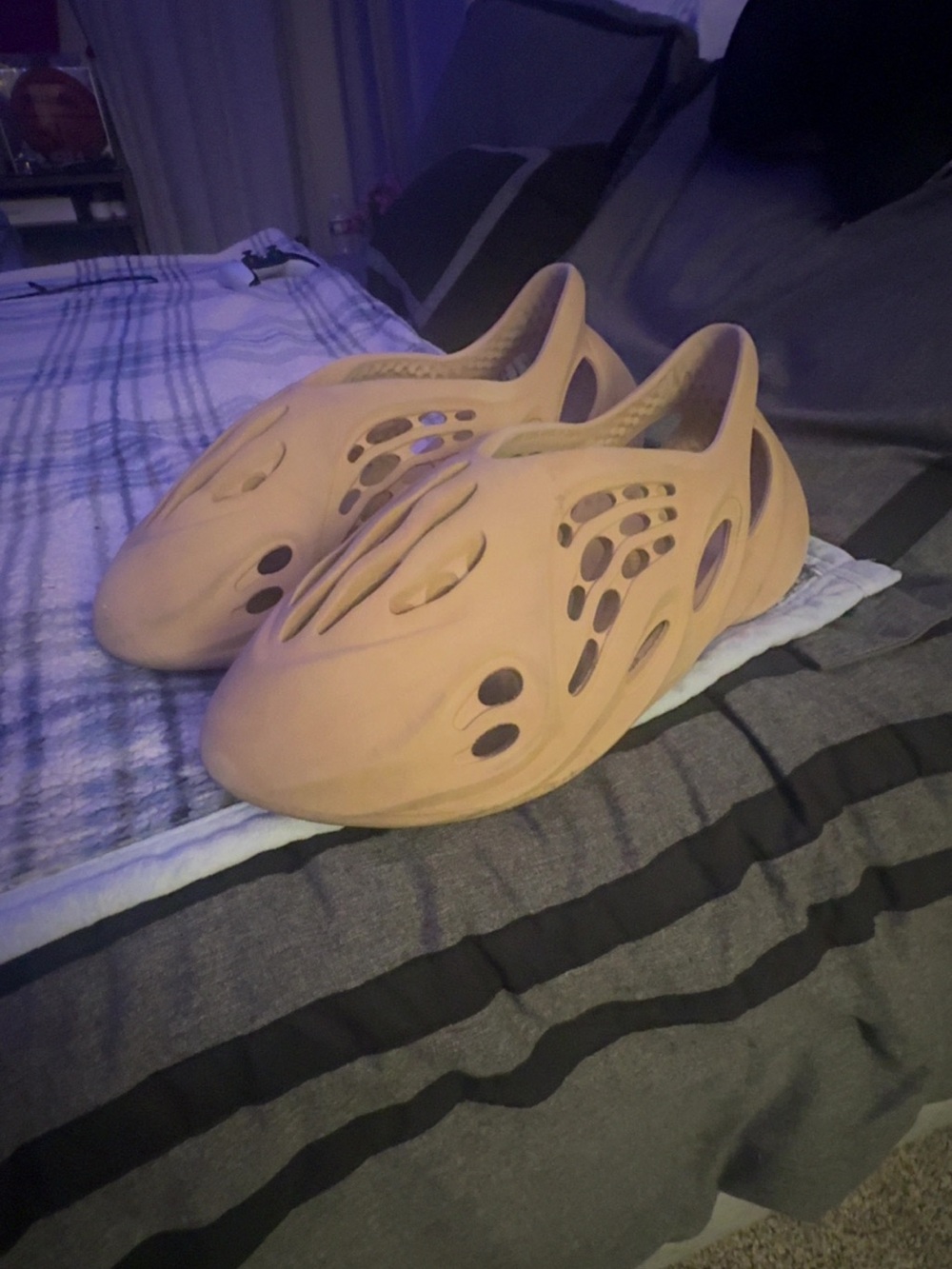 Yeezy Foam Runner Clog in Peach